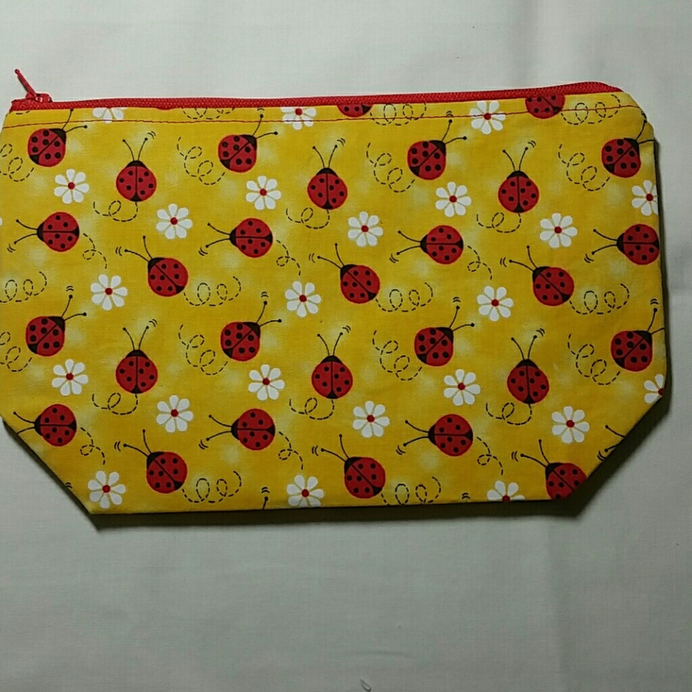 HANDMADE MAKEUP BAG! 💄 👝